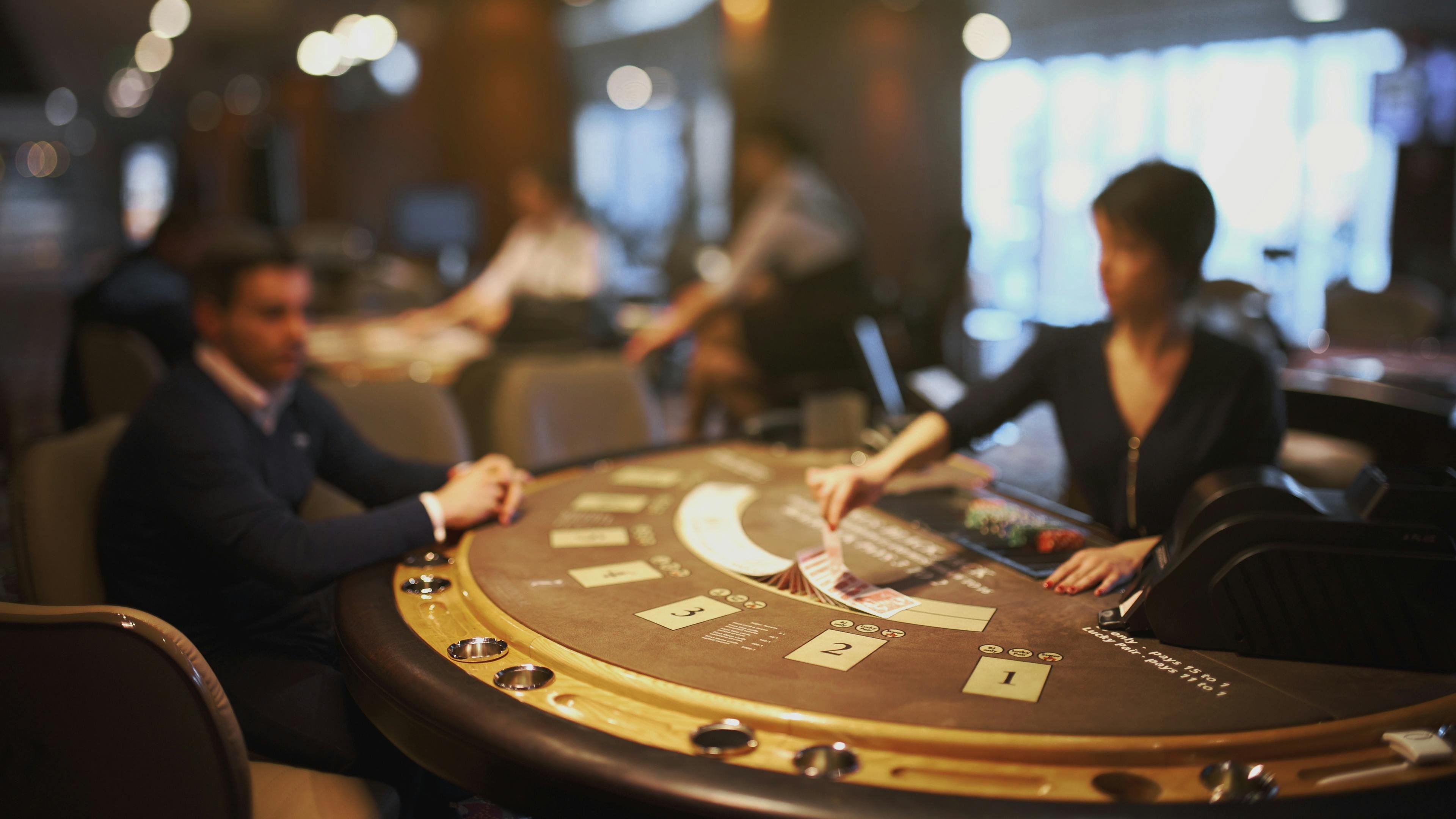 Người dùng Việt Nam trải nghiệm game trực tuyến trên điện thoại